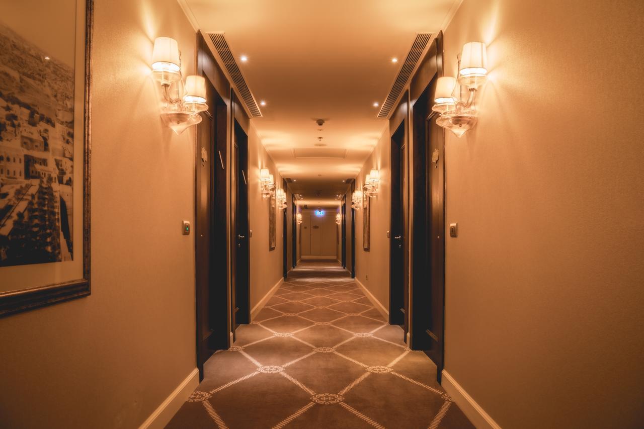 Herbert Samuel Єрусалим Екстер'єр фото A corridor at the hotel