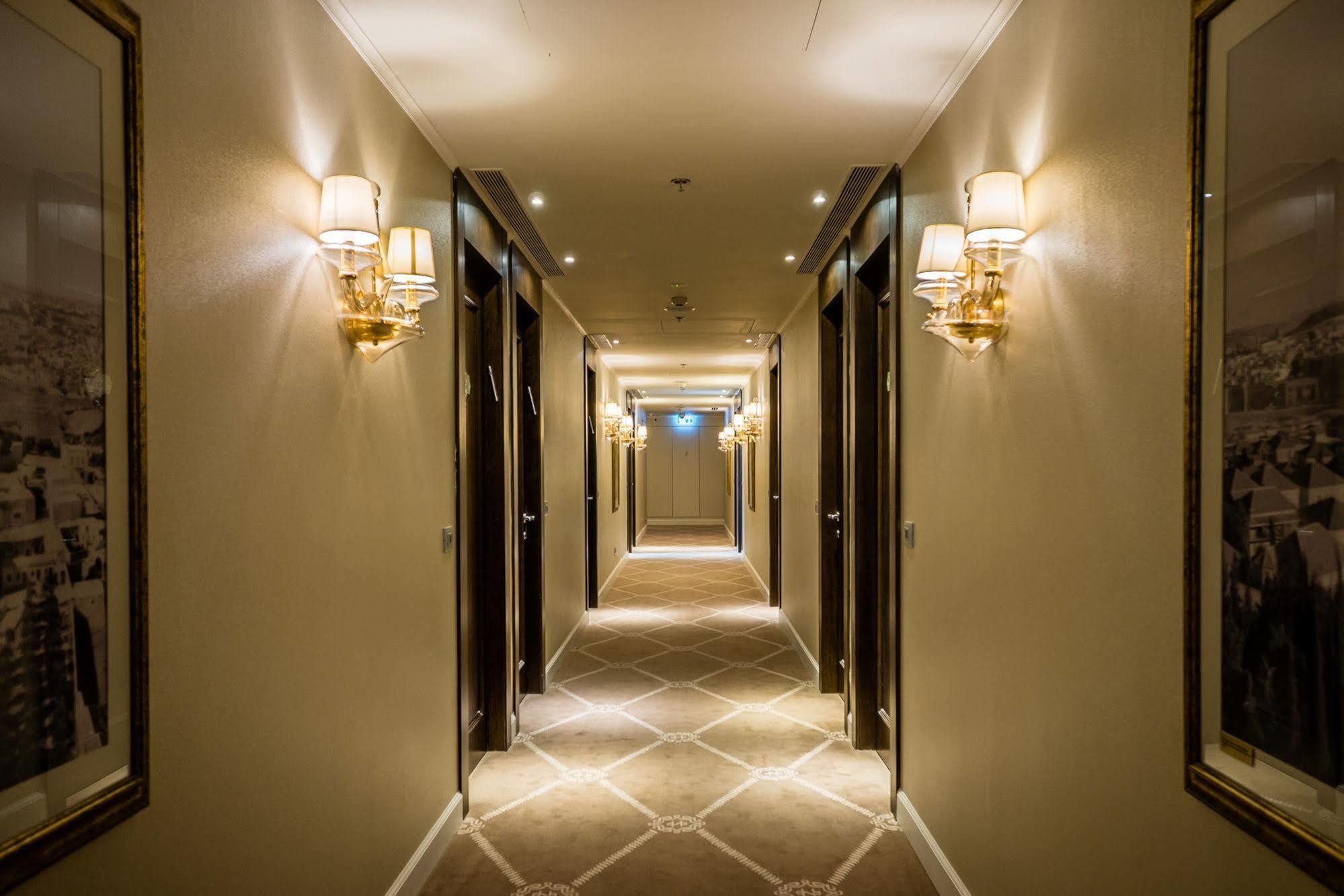 Herbert Samuel Єрусалим Екстер'єр фото A corridor in a hotel